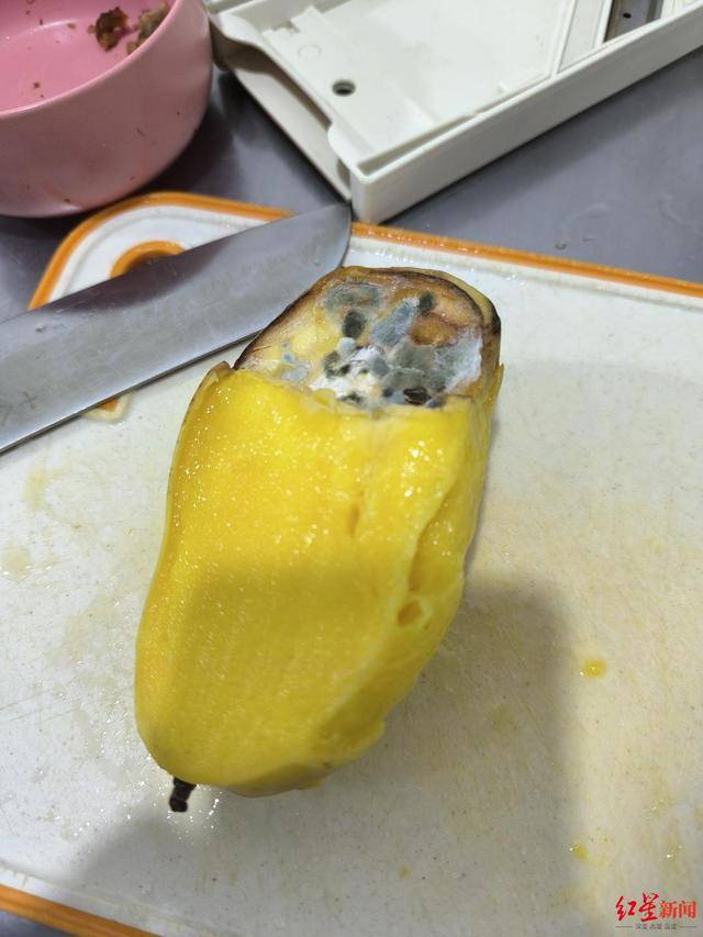 记者卧底轻食外卖连锁后厨：发霉蔬果榨汁，隔夜菜挑出变味的接着卖