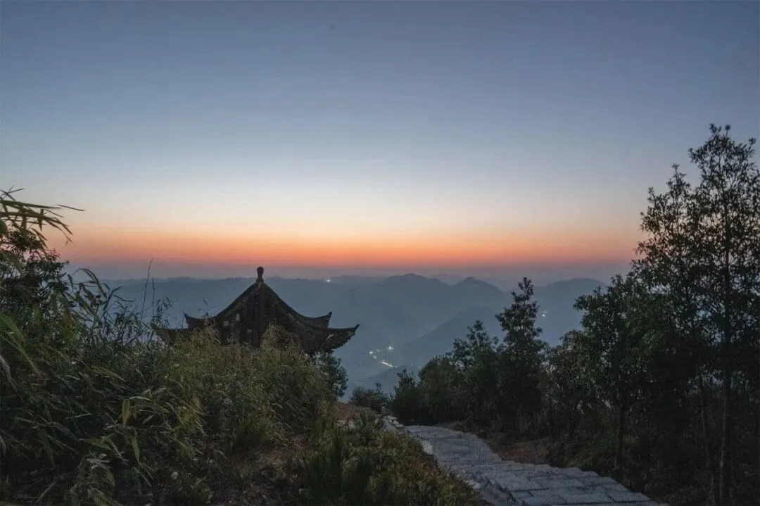 静听山风（摄影：艺净）